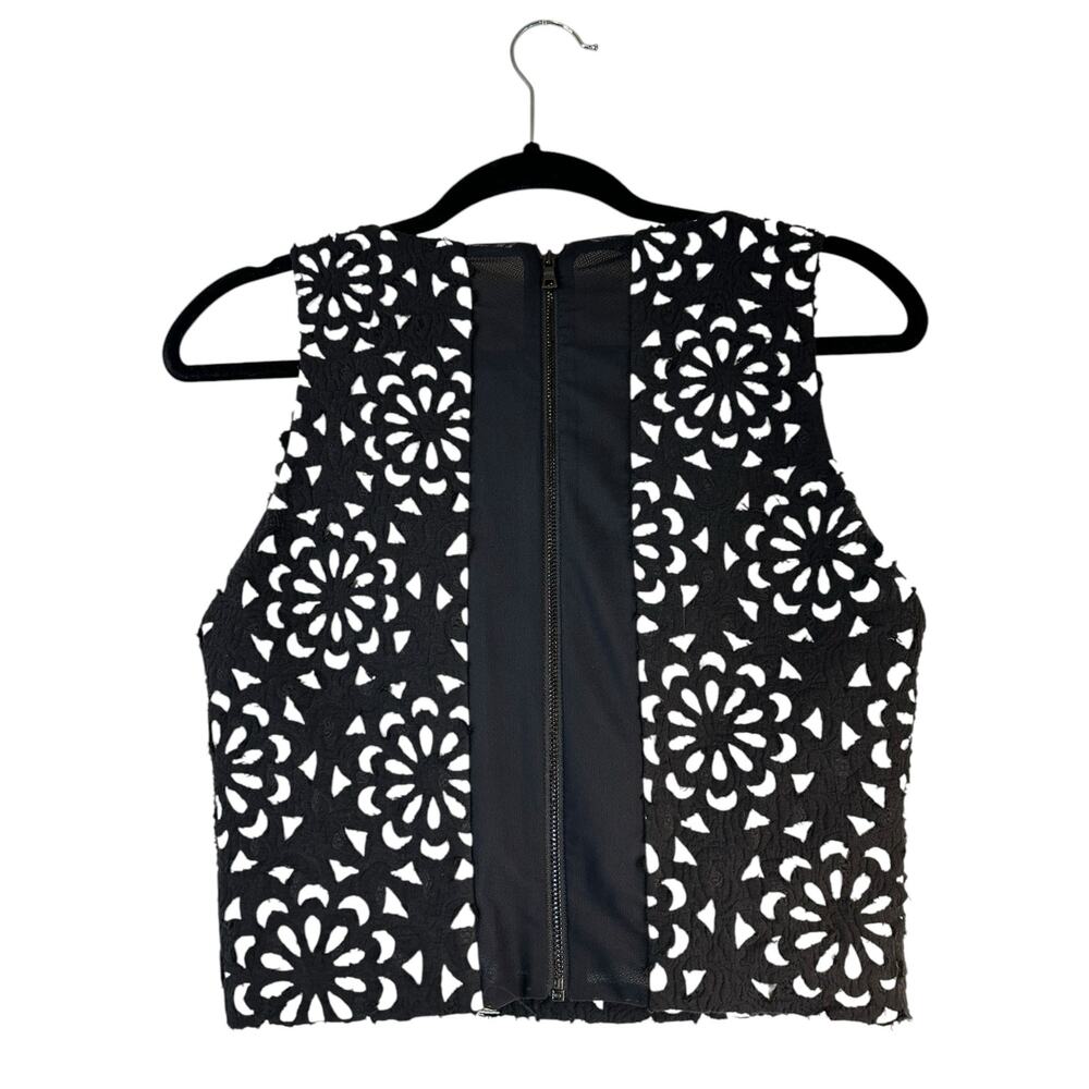 Alice + Olivia Black Floral Laser Cut Lyla Crop Top - Size 8 - Picture 4 of 9